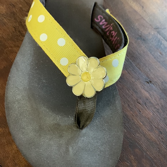 LuLu Switchflops 2 Pair - Picture 4 of 6